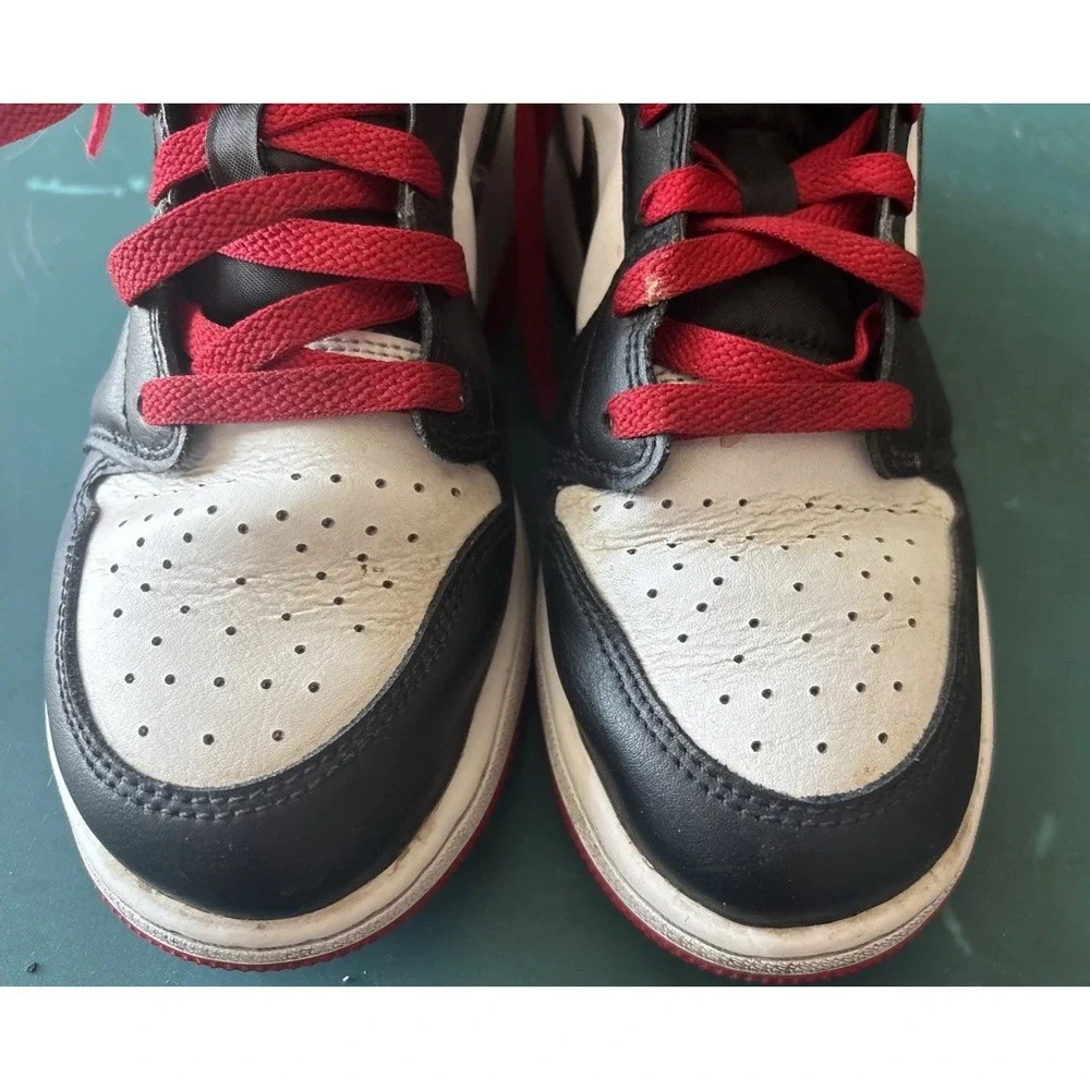 Nike‎ Air Jordan 1 Retro Mid Youth 6Y Red Black Sneakers DQ8423-106